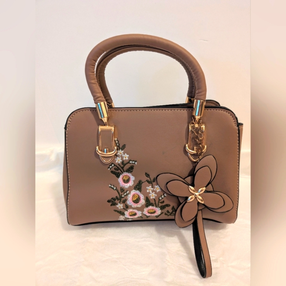 Embroidery crossbody bag Pre-loved in good condition.